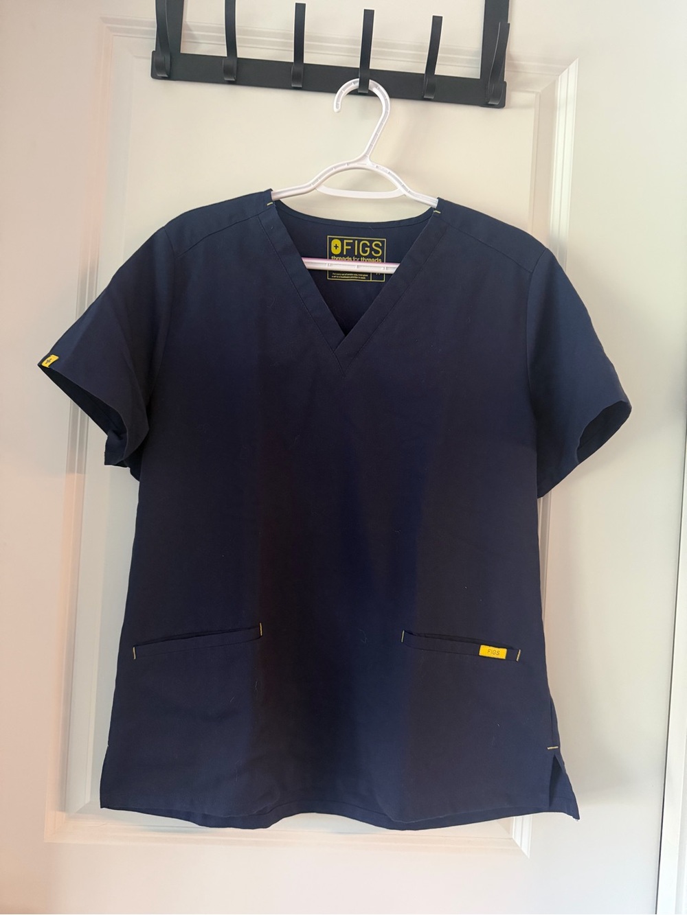 Figs Casma 3 pocket Navy Scrub Top, M